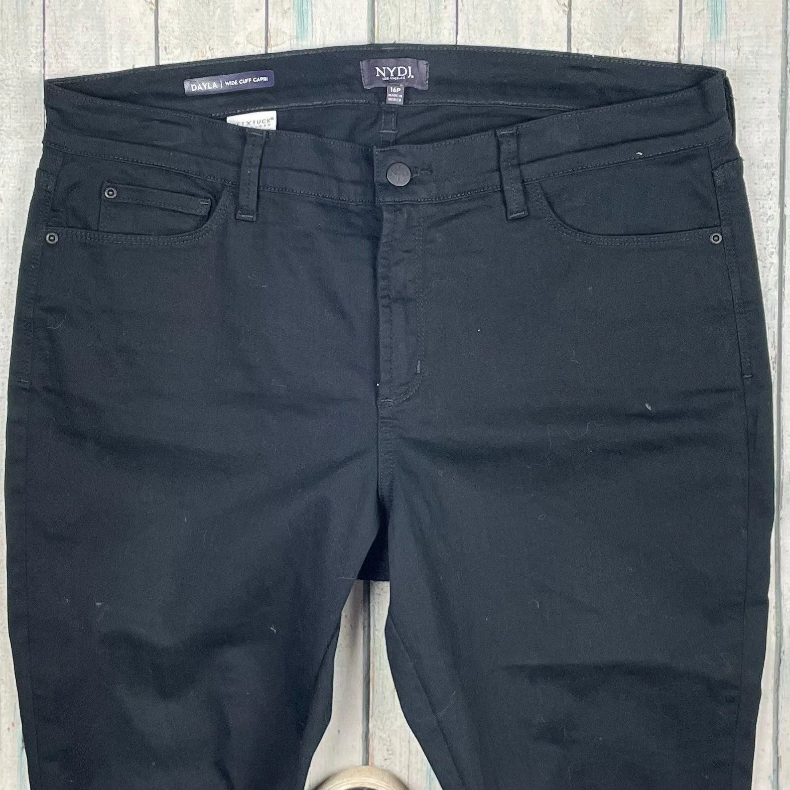 Black Lift & Tuck 'Dayla' NYDJ Wide Cuff Capri Jeans -Size 16 US/ 20AU