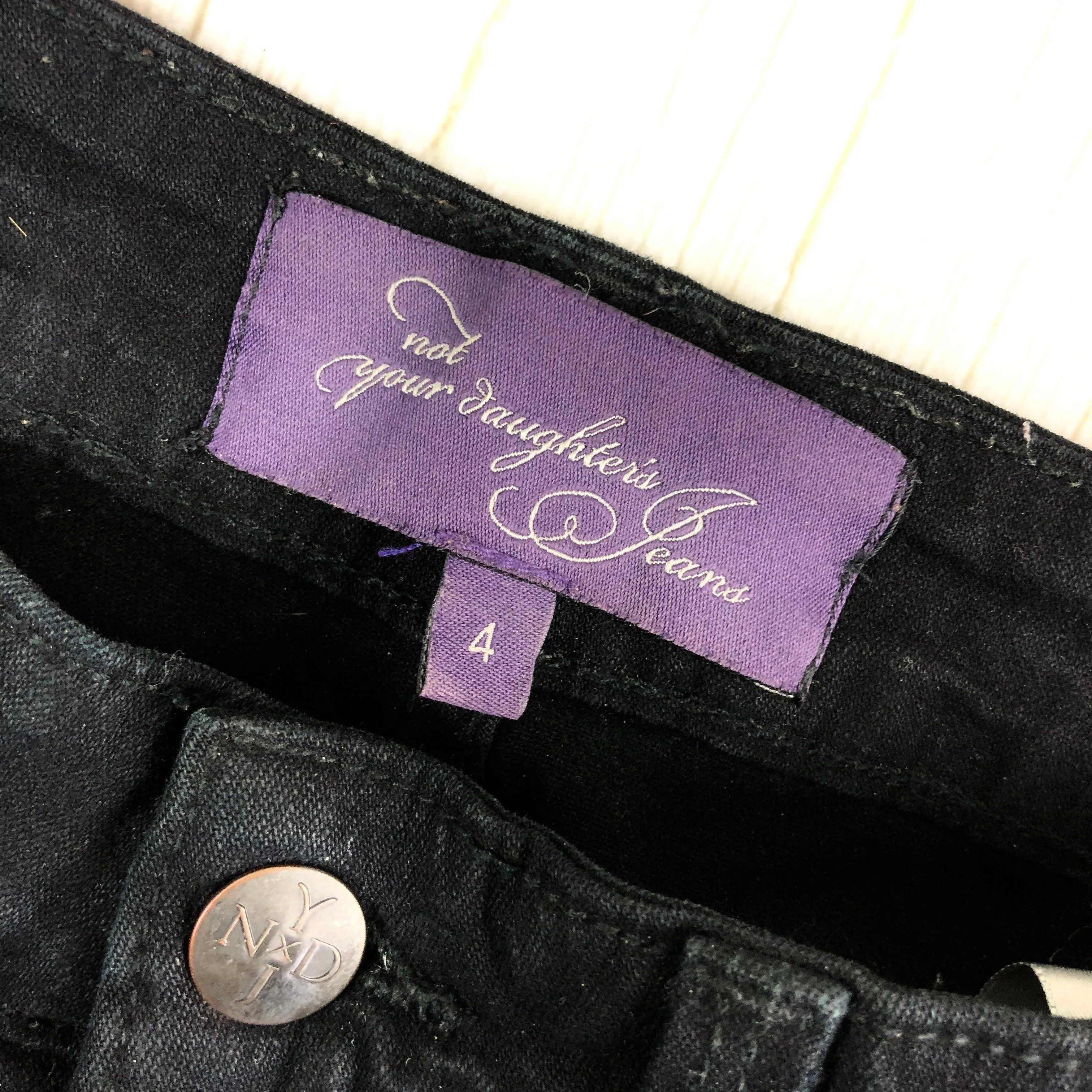 Black Lift & Tuck Straight Leg NYDJ Jeans -Size 4 US or 8 AU